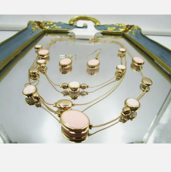 Jewelry - New pink & gold necklace & earrings set